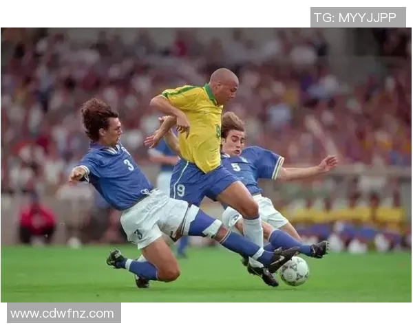 美国队搞笑足球明星的奇趣瞬间与精彩表现大揭秘